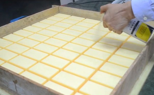 模具硅橡膠操作為什么要用脫模劑？