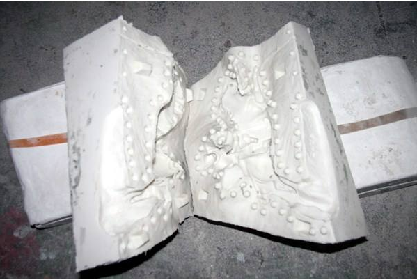 如何避免模具硅膠制品破裂？